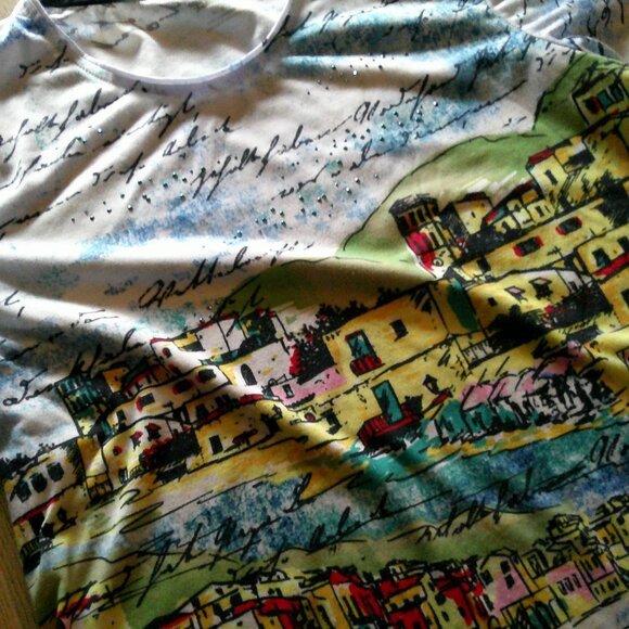 Alia Graphic Tee - Picture 3 of 3